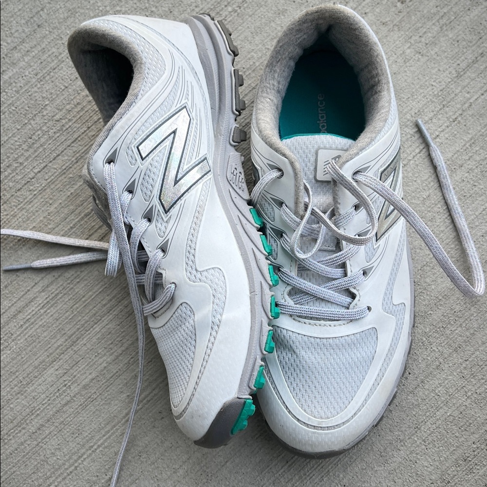 New Balance Minimus Women's White Athletic Shoes - Picture 4 of 8